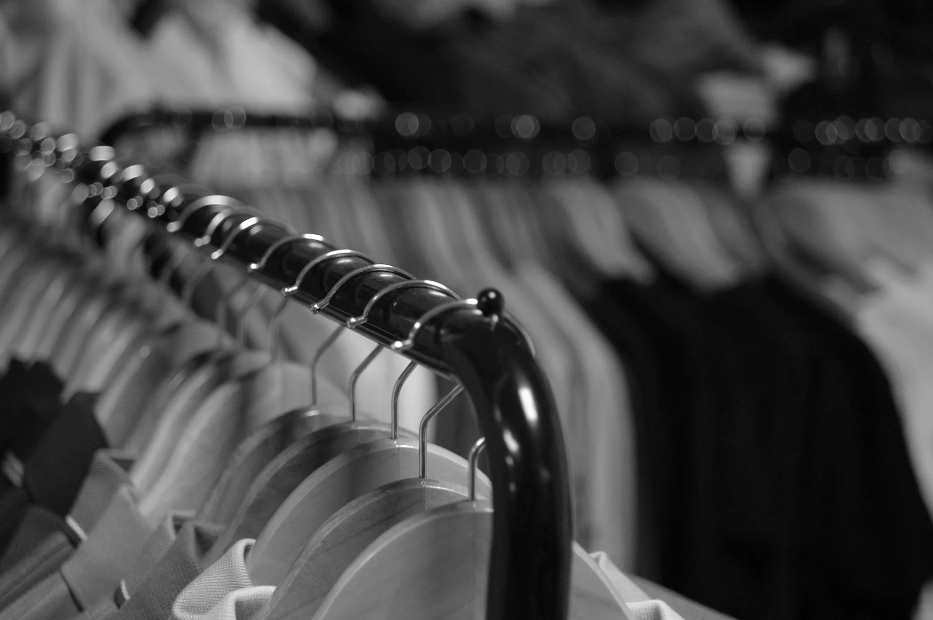 服装店展示架与陈列架选型要点及搭配方案正文配图 1