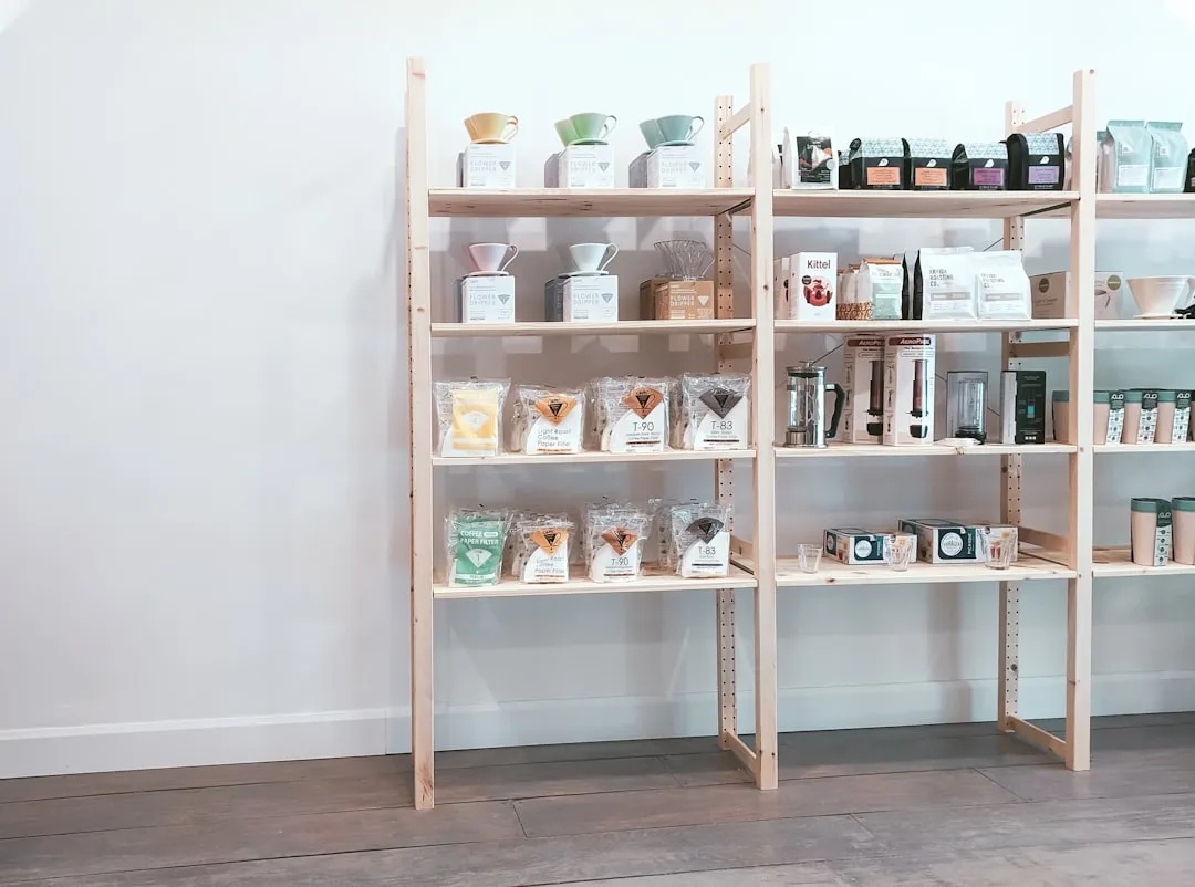 服装店陈列架与展示台选型指南：如何提升终端商品展示效果正文配图 2
