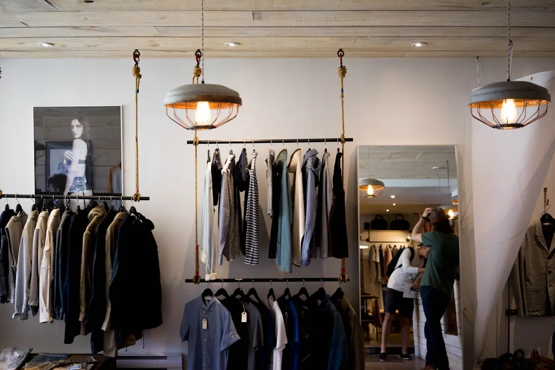 服装店展示架选型指南：从材质到尺寸的完整考量正文配图 2