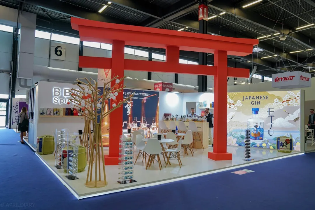 超市货架与展示台组合设计：优化商品陈列的实用方案