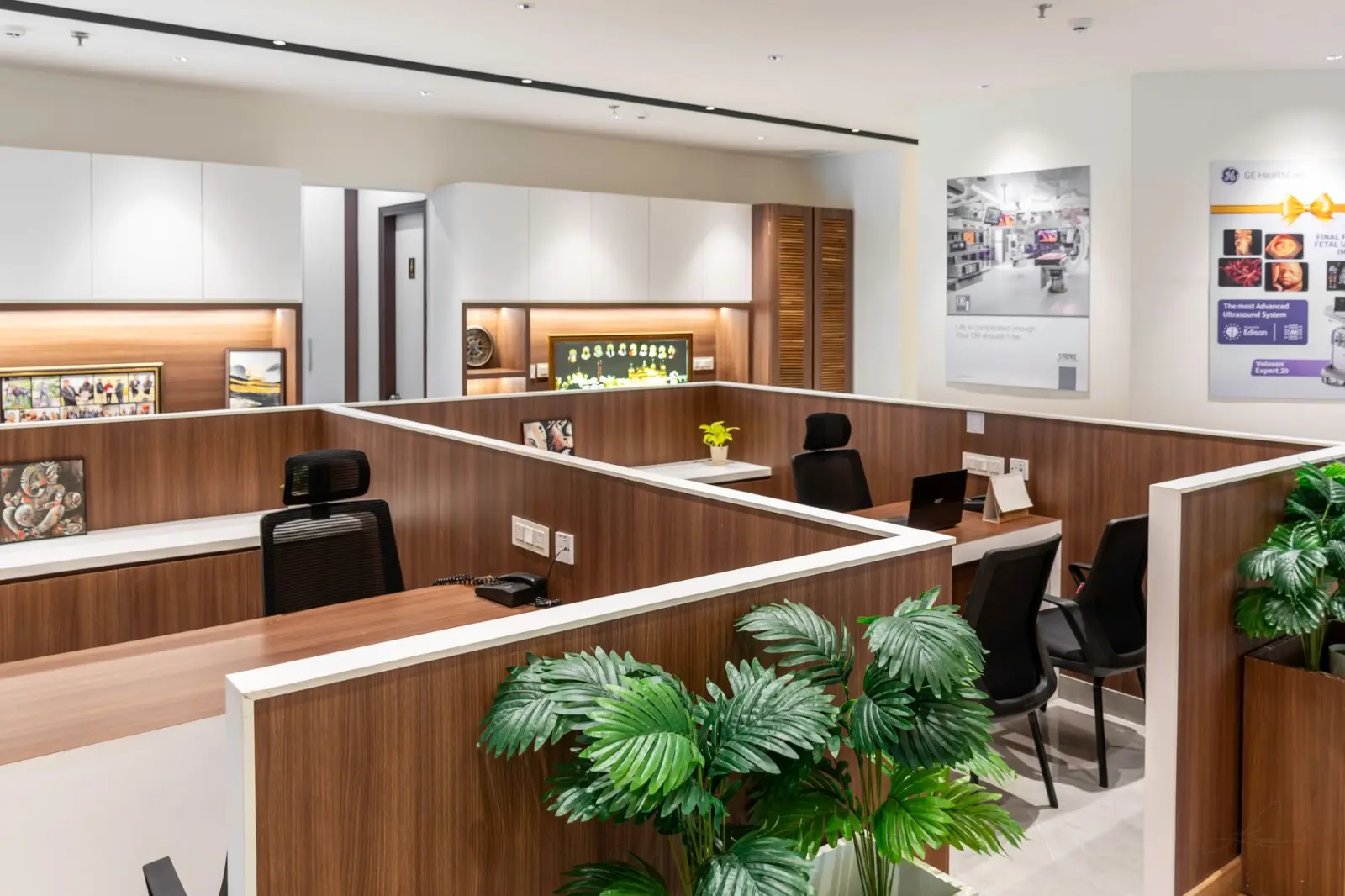 服装店展示架与陈列架搭配方案及空间利用分析