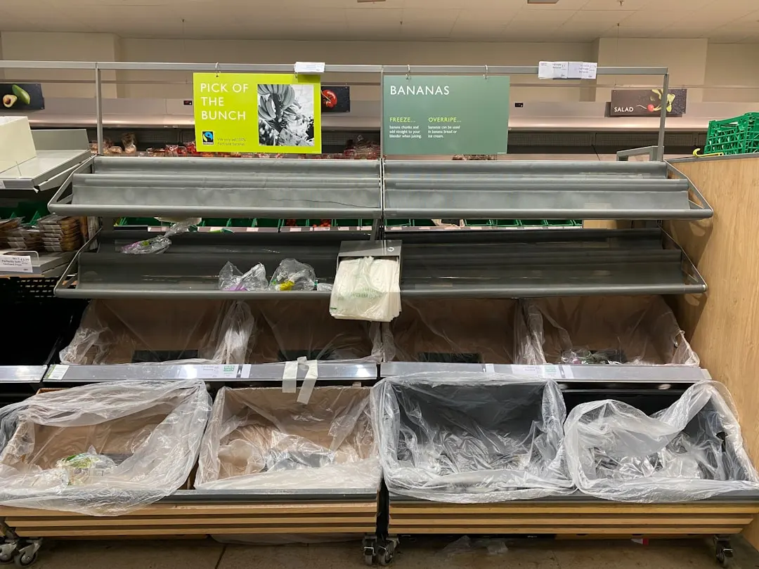 服装店展示架与陈列架选型指南：如何根据店铺动线搭配货架与挂钩正文配图 2